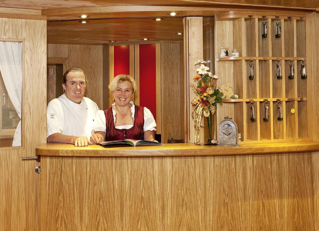 Füssen Hotel Restaurant Fruehlingsgarten מראה חיצוני תמונה